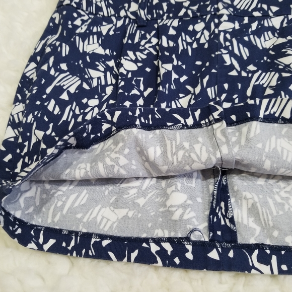 Forever 21 blue and white pattern mini skirt. M - Picture 4 of 9